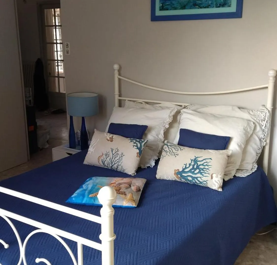 Homestay La Maison Du Bonheur Velleron